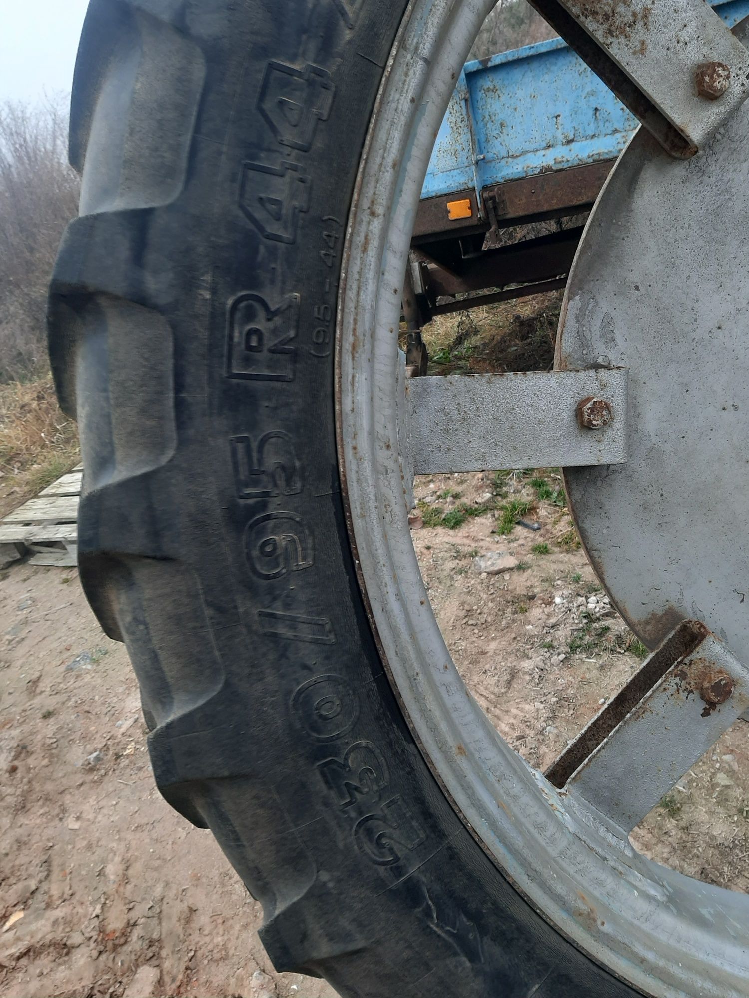 Wąskie  koło  opona 230/95 R 44 felga regulowana