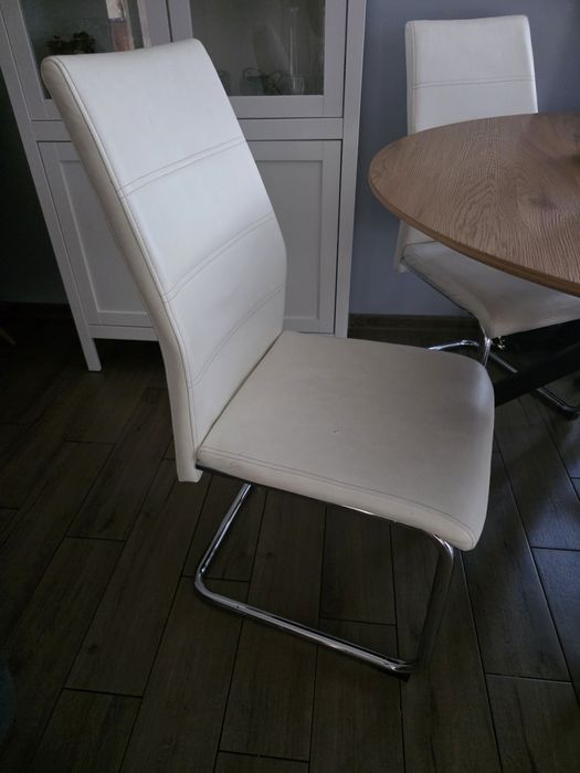 Krzesła bardzo ładne!