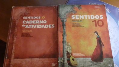 Vendo livro escolar de Português " Sentidos" 10º ano.