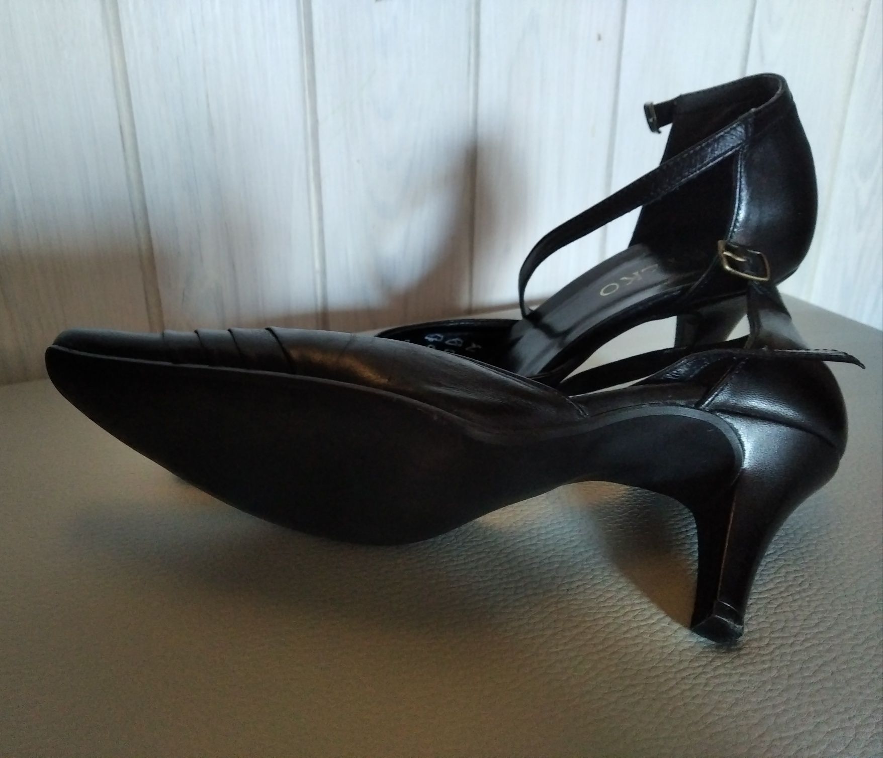 Czółenka buty czarne Ryłko 37 (wypada jak 38)