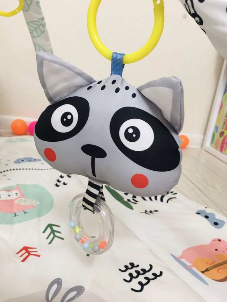 Інтерактивний розвиваючий килимок з навісними іграшками Ricokids