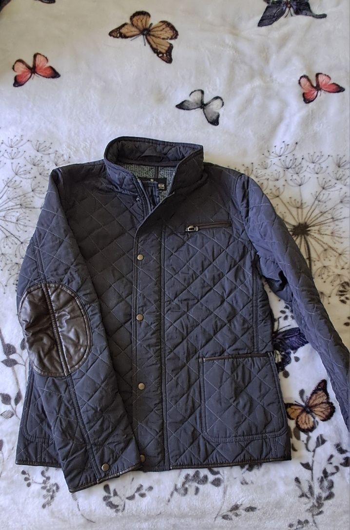 Продам куртку фірми New Mark на зріст 150-160см.
Чудова, стильна стьоб