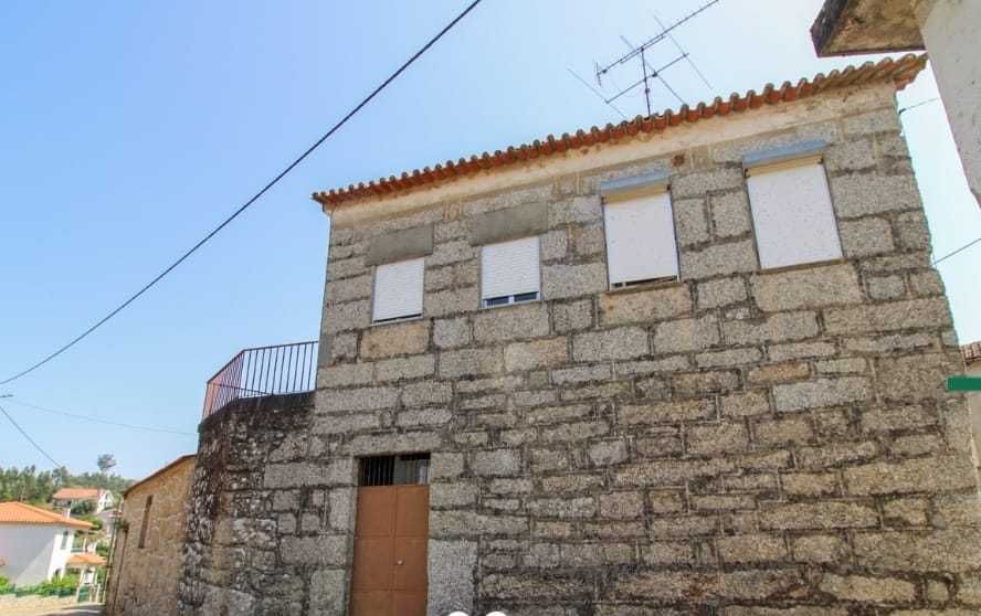 Casa com Caráter para Renovar — Entre Tondela e Carregal do Sal