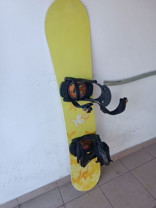 Sprzedam snowboard dziecięcy firma atomic