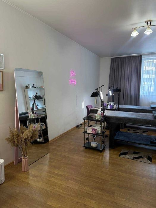 Продається готовий бізнес – студія краси в бізнес центрі