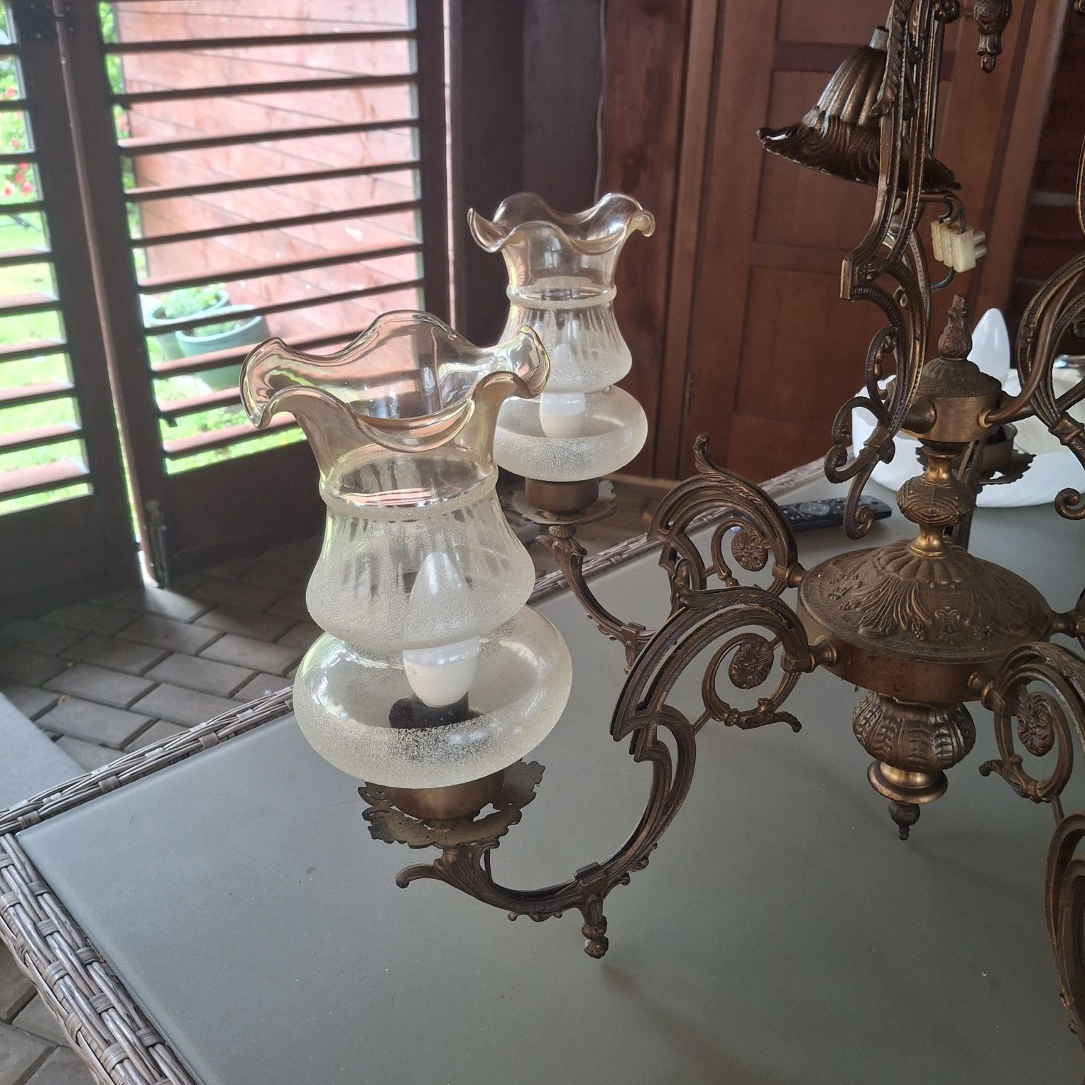 Mosiężny żyrandol antyk