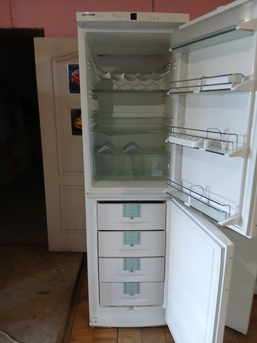 Двухкамерний холодильник  "Liebherr" (Німеччина)