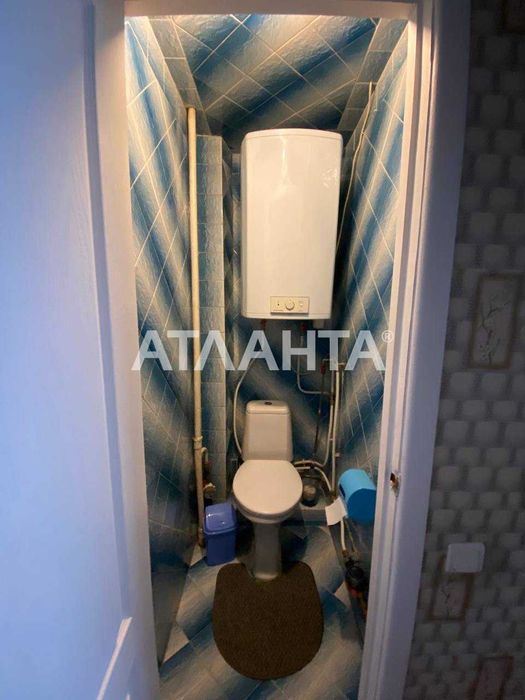 В продаже 3х комнатная с мебелью и техникой. Отличная локация.