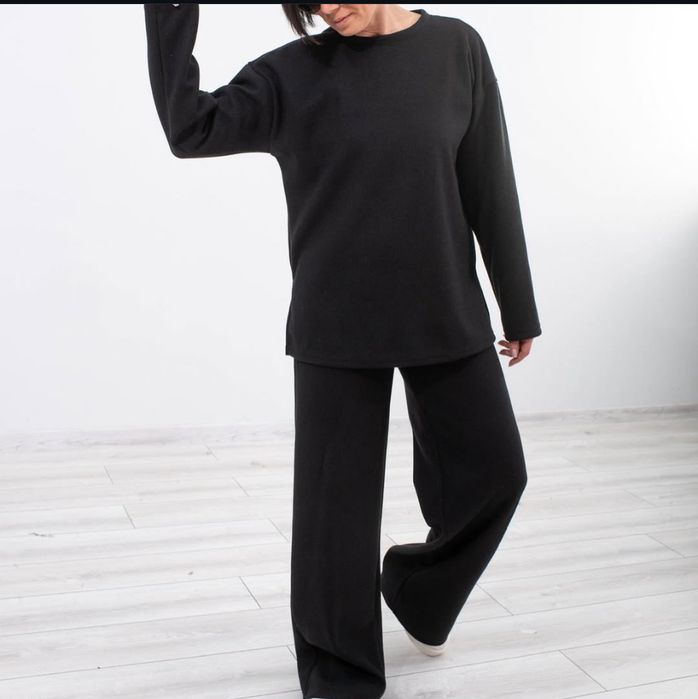 Жіночий костюм з брюками