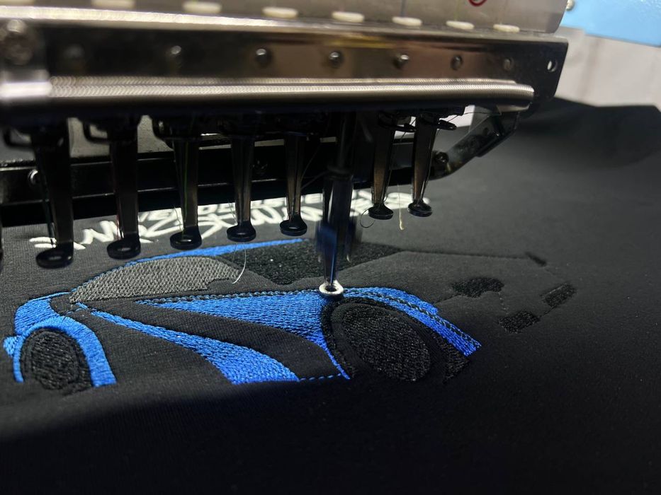 Компʼютерна, машинна вишивка , логотипи вишивкою на одязі та в крою