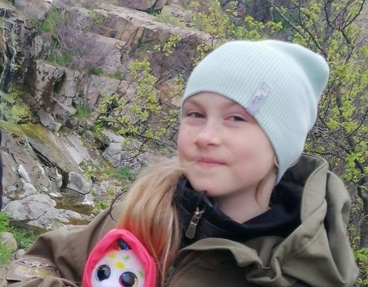 Шапка для модницы есть комплект