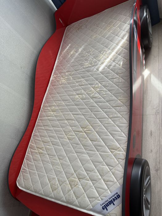 Кровать машинка с матрасом и ковриком