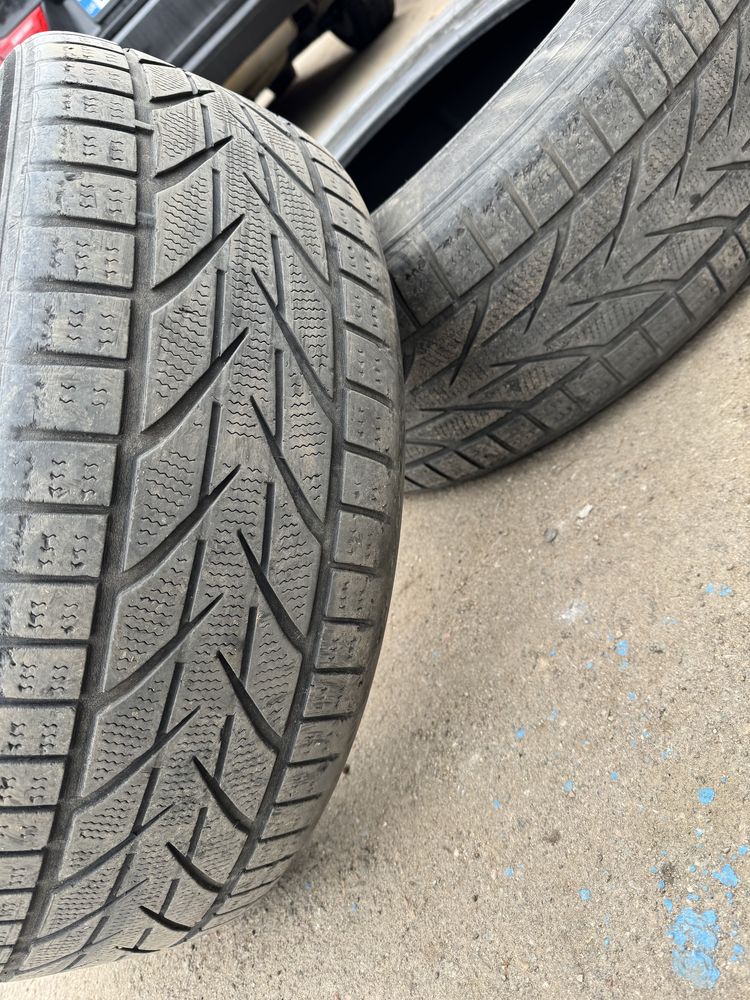 Зимняя пара 225/60 r17 Toyo