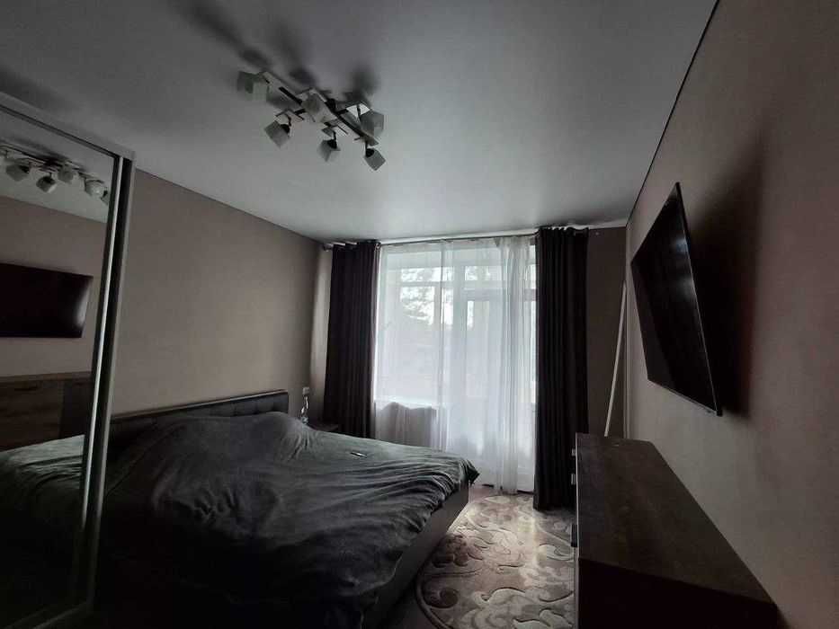 Продається 3-кімнатна квартира по вул Пілотська – зручний  район