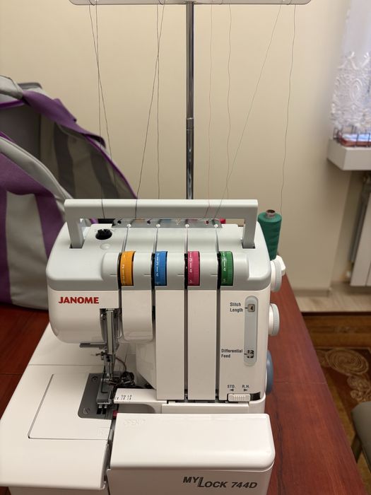 Janome My Lock 744 D