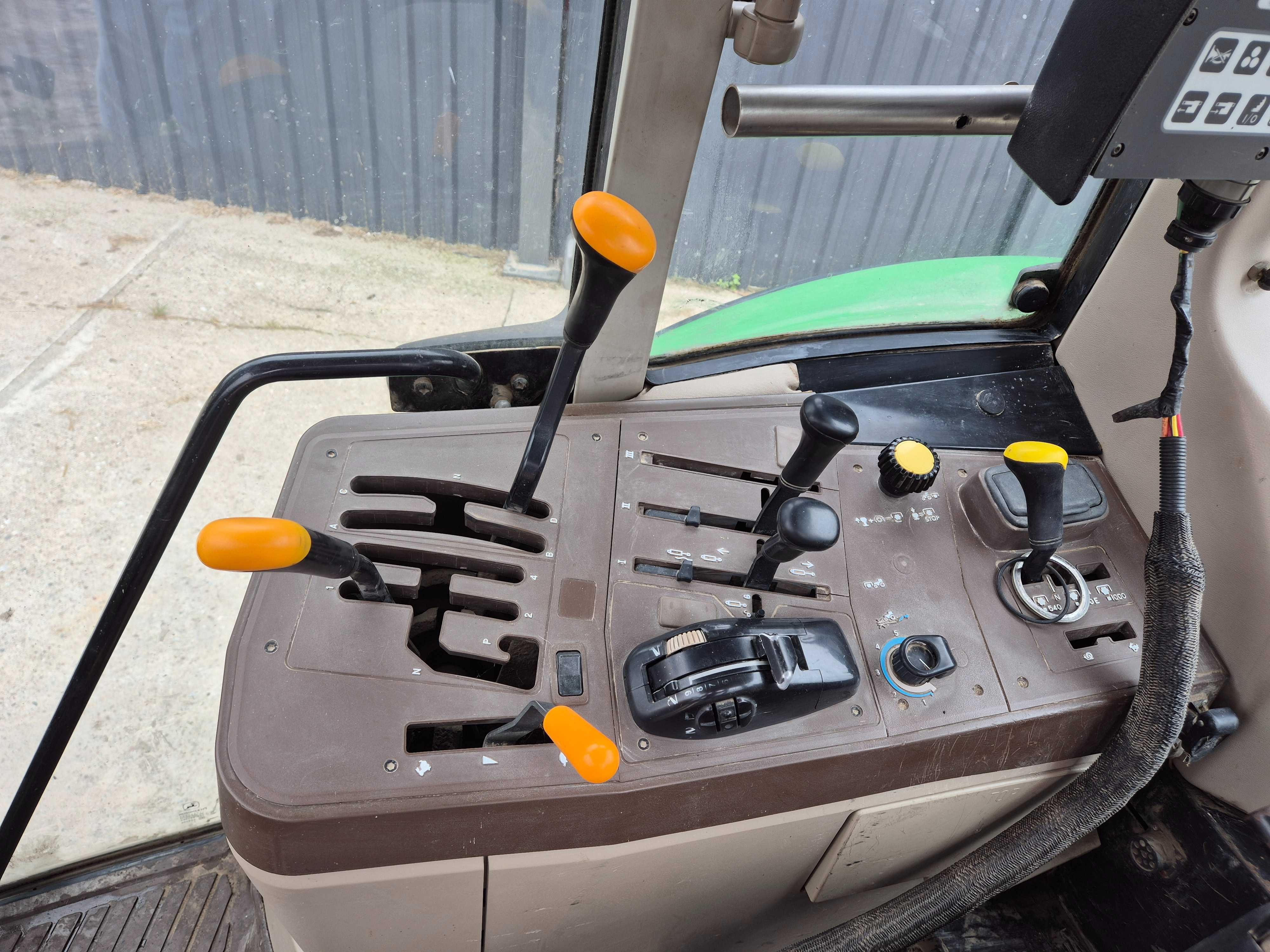 John Deere  6420