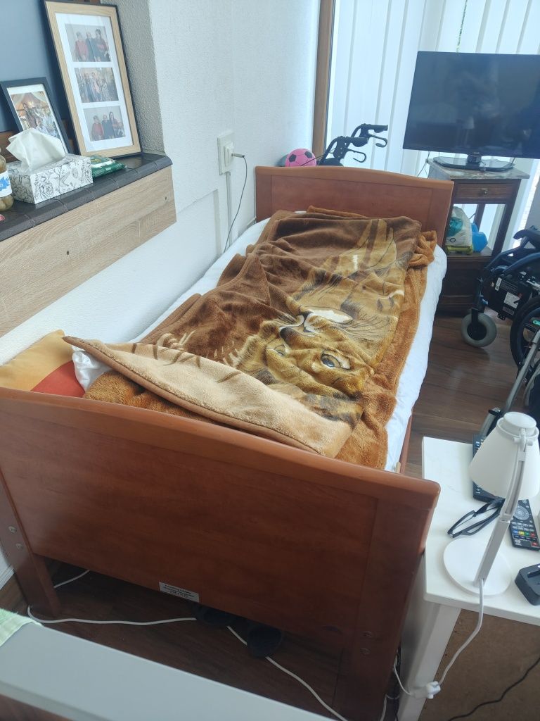 Sprzedam łóżka rehabilitacyjne