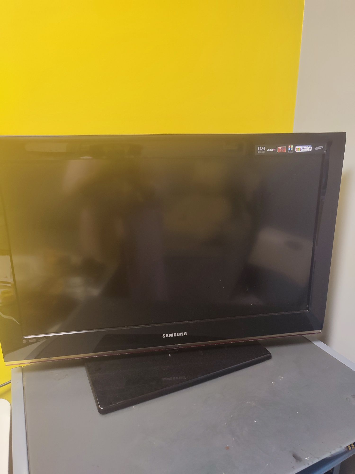 Телевизор  32 дюйма Samsung