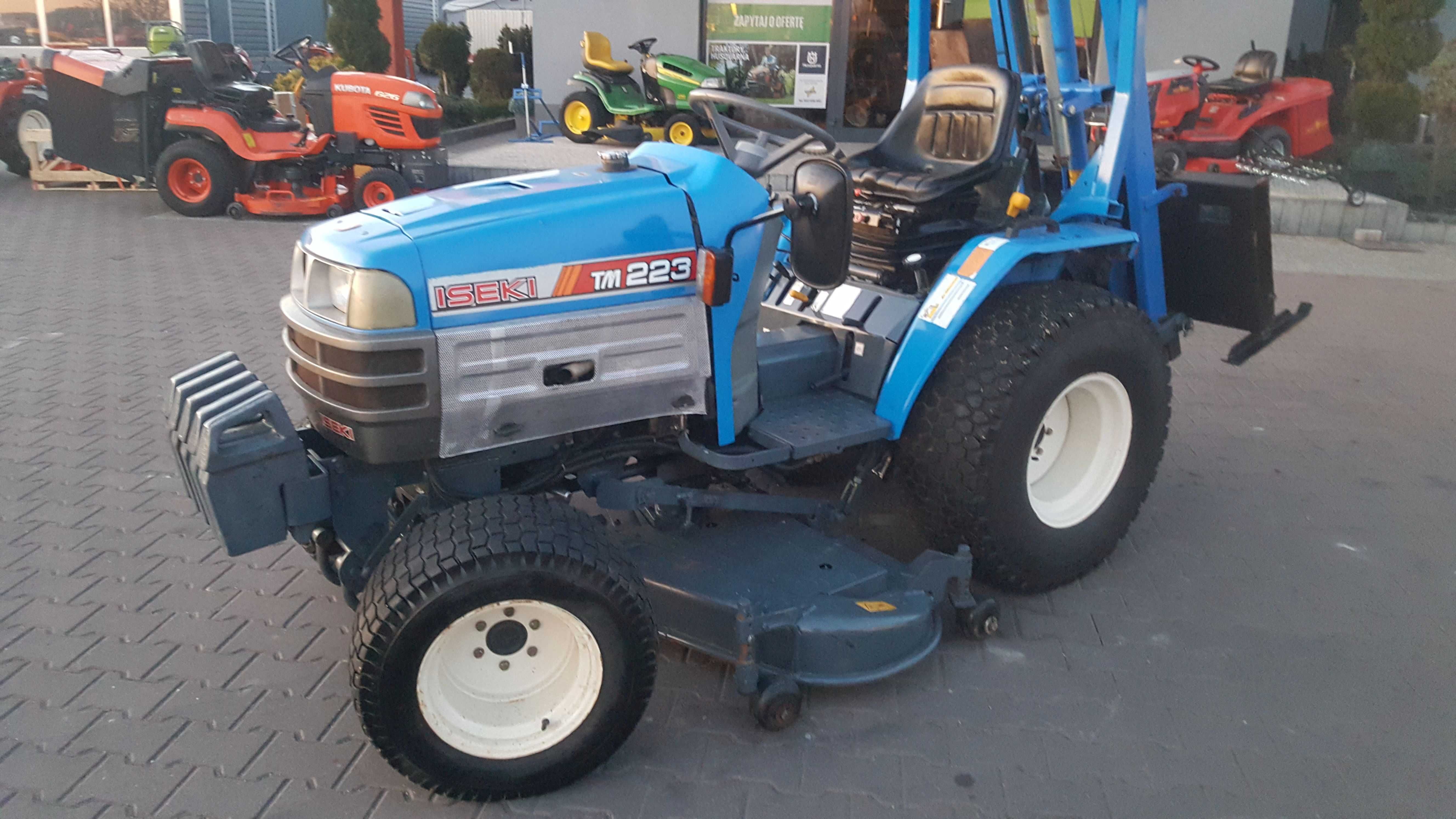 Profesjonalna kosiarka Iseki 4x4 TM223, 3 noże 137cm kosz 500L HD 22KM