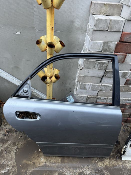 Двери дверь мазда 626 GE разборка мазда 626 GE двери дверь перед зад