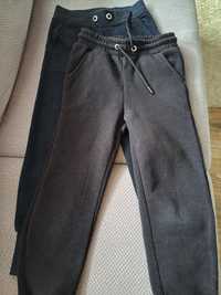 Czarne spodnie dresowe bawełna Reserved 122
