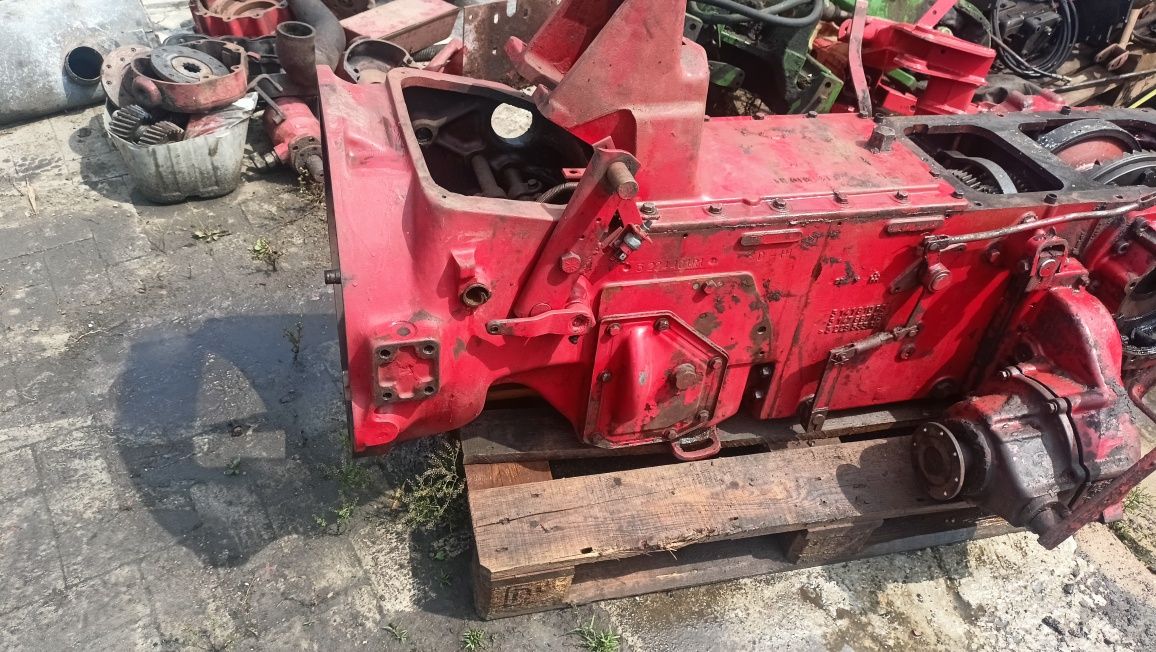 Skrzynia case 745 as