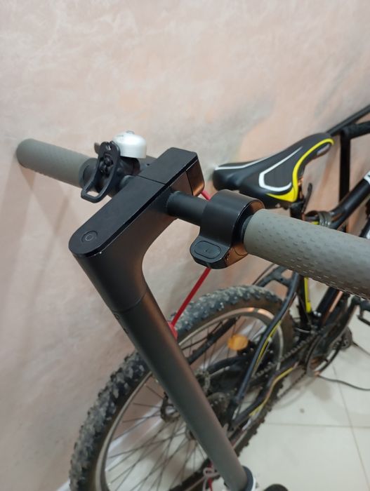 Продам електросамокат Xiaomi m365