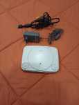 PS one com carregador e cabo