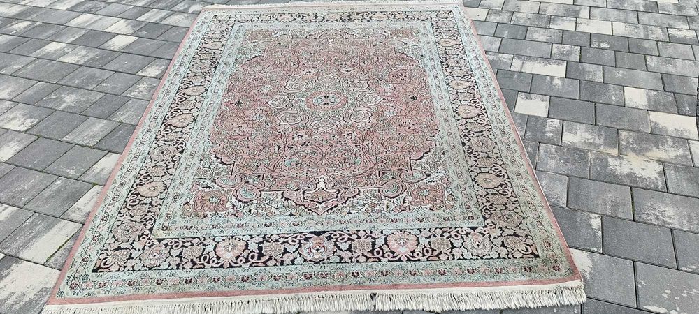 Jedwabny dywan tkany ręcznie 229 x 155 cm perski jedwab