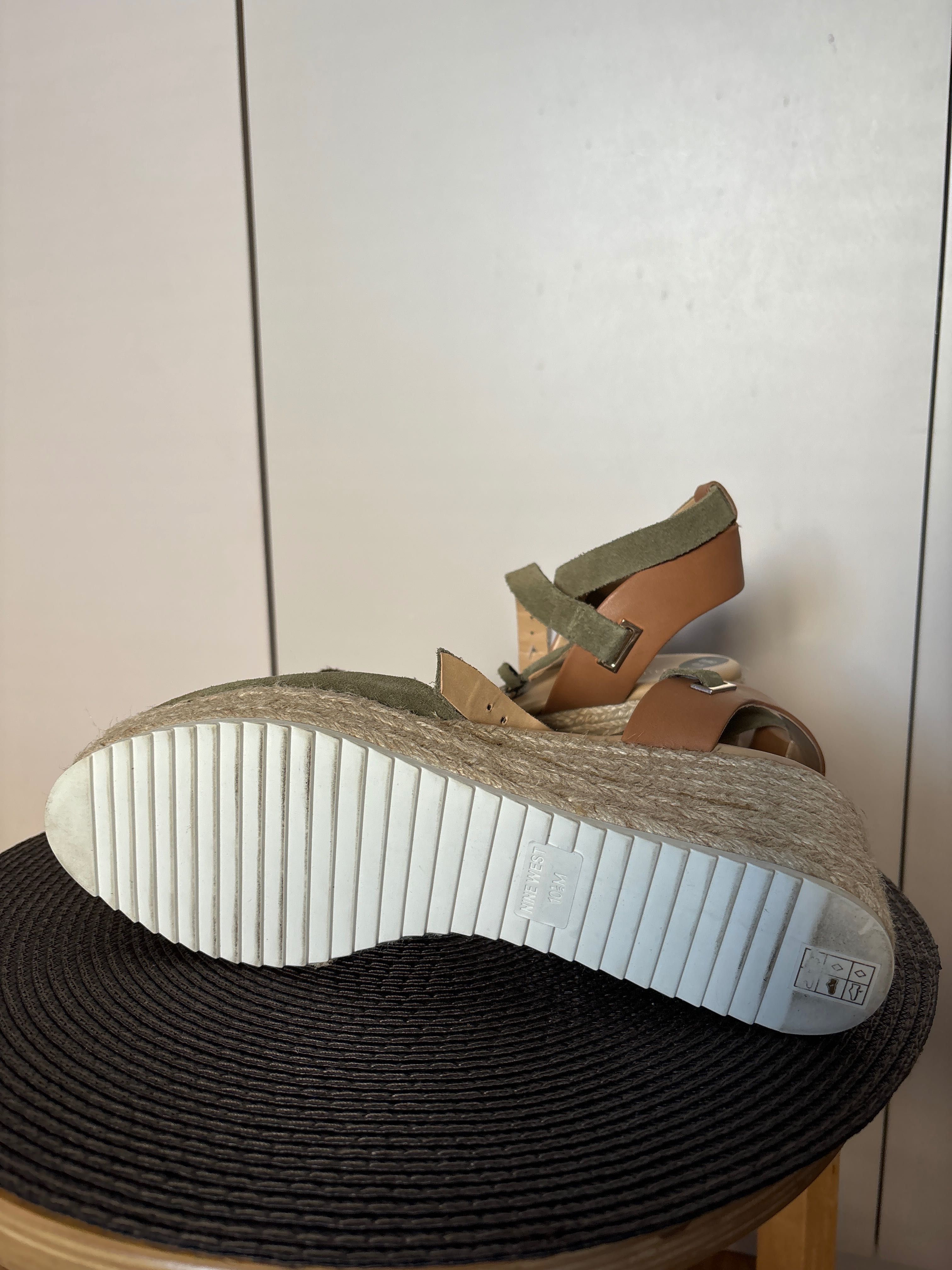 Buty damskie na koturnie