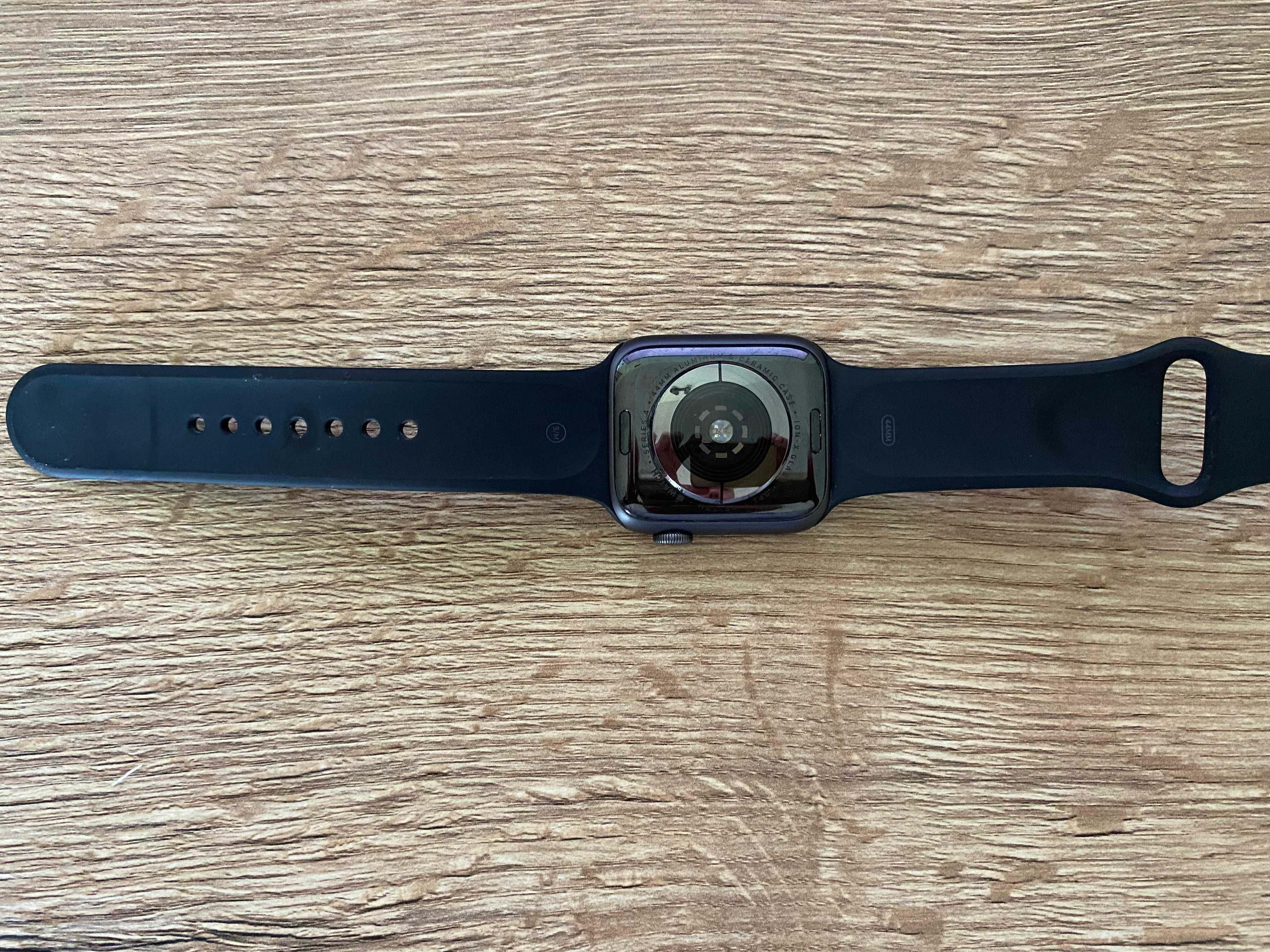 Apple Watch Series 4 44 mm stan bardzo dobry 80% bateria + paski