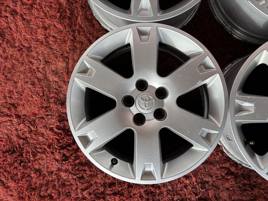 Original Toyota Avensis Corolla Prius R16 5x100