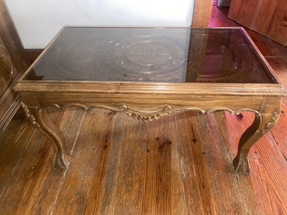 Mesa em muito bom estado