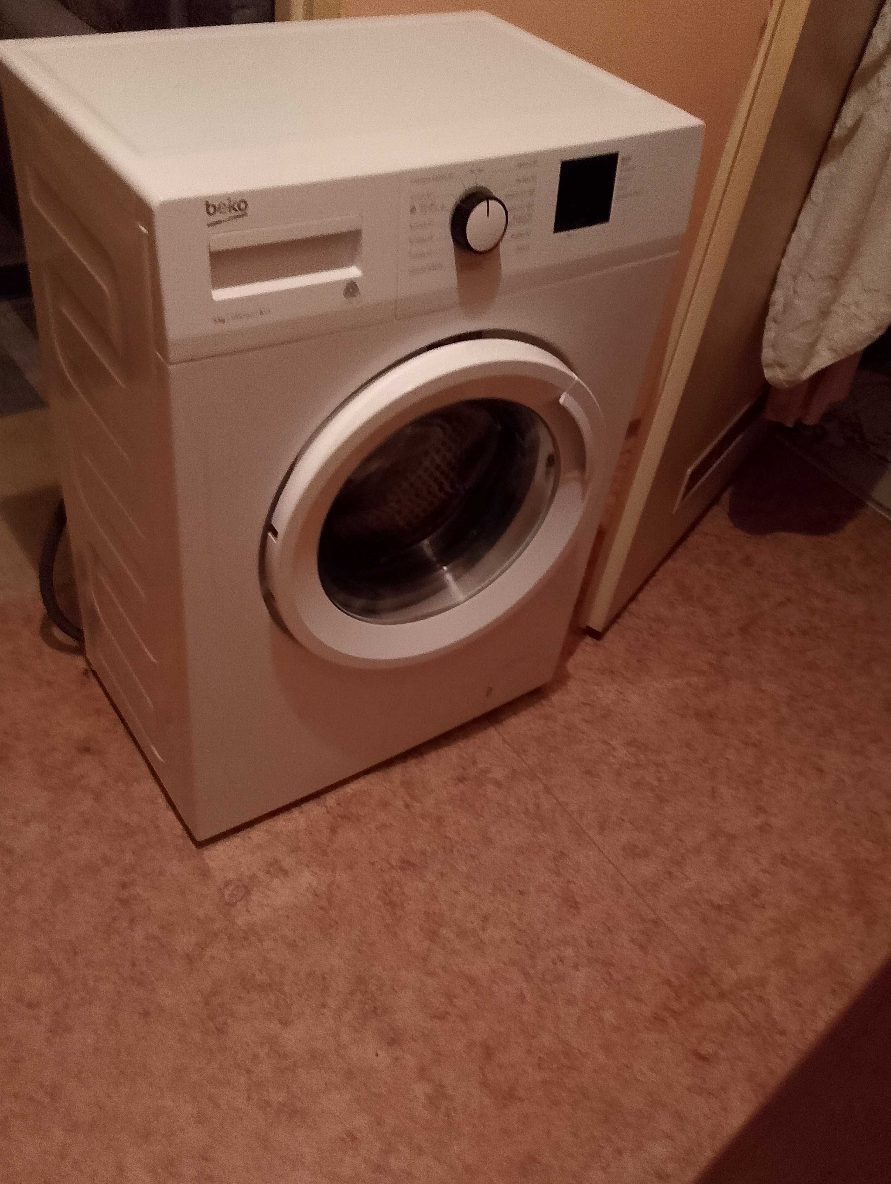 Sprzedam pralkę becco ma 3 lata 3 razy używana w bardzo dobrym stanie