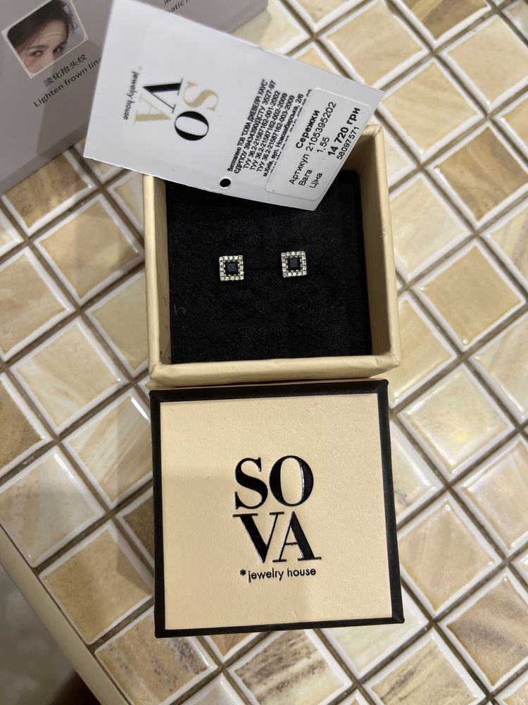 Сережки з діамантами та сапфірами ювелірного бренду Sova