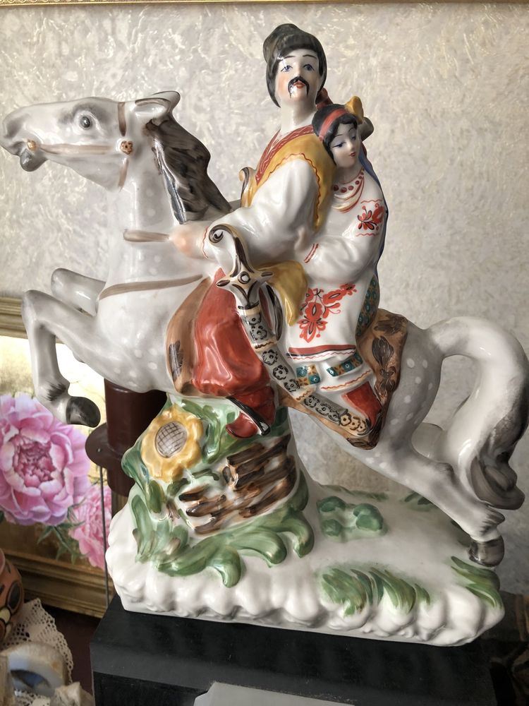 Статуэтка Киев Влюбленные козак и девушка на коне