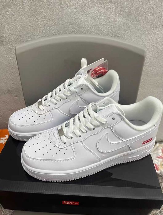Buty meskie Nike Air Force 1 Low Supreme White R.40