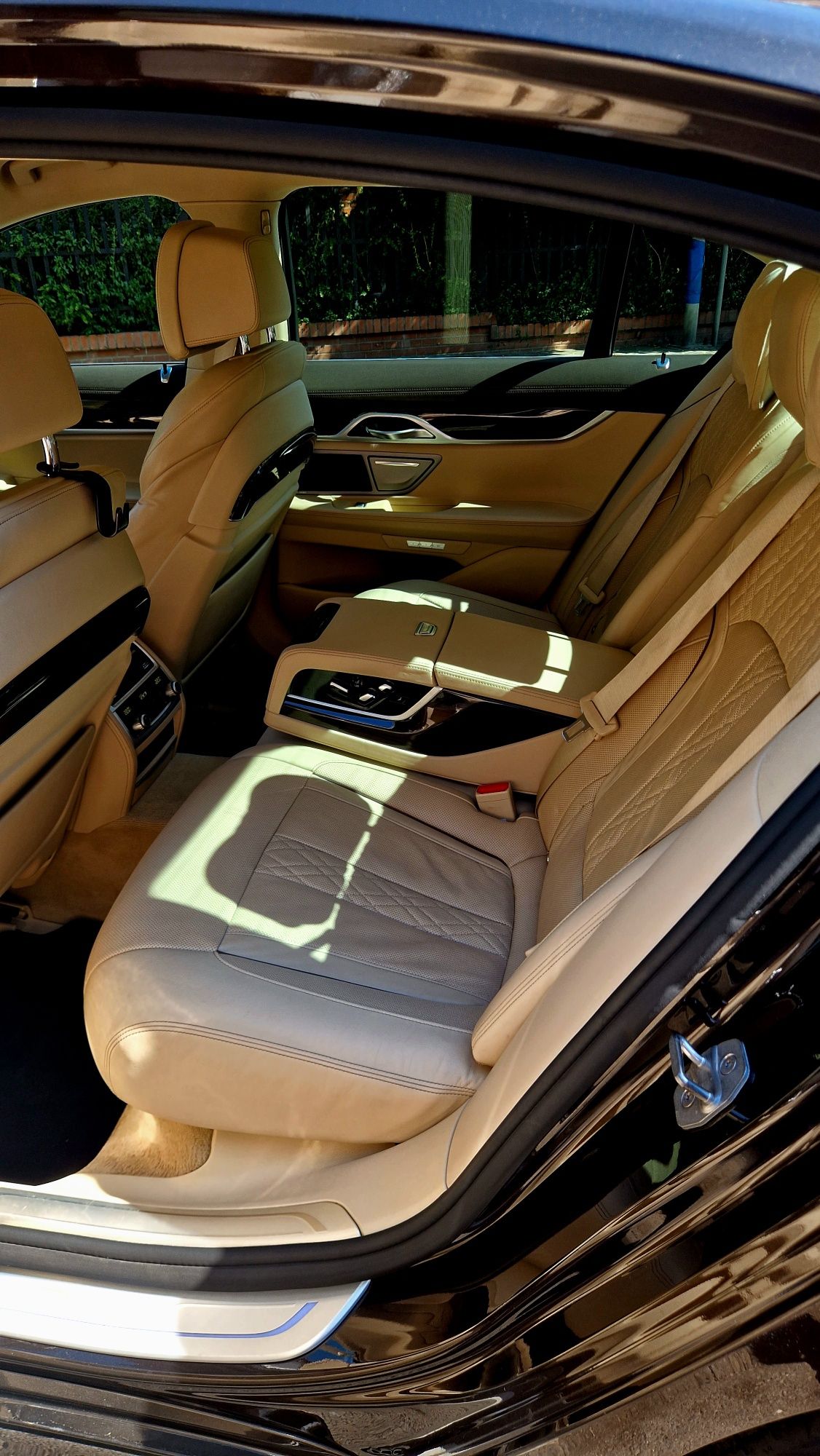 Bmw 740xd wynajem limuzyna wypożyczalnia aut premium luksusowych