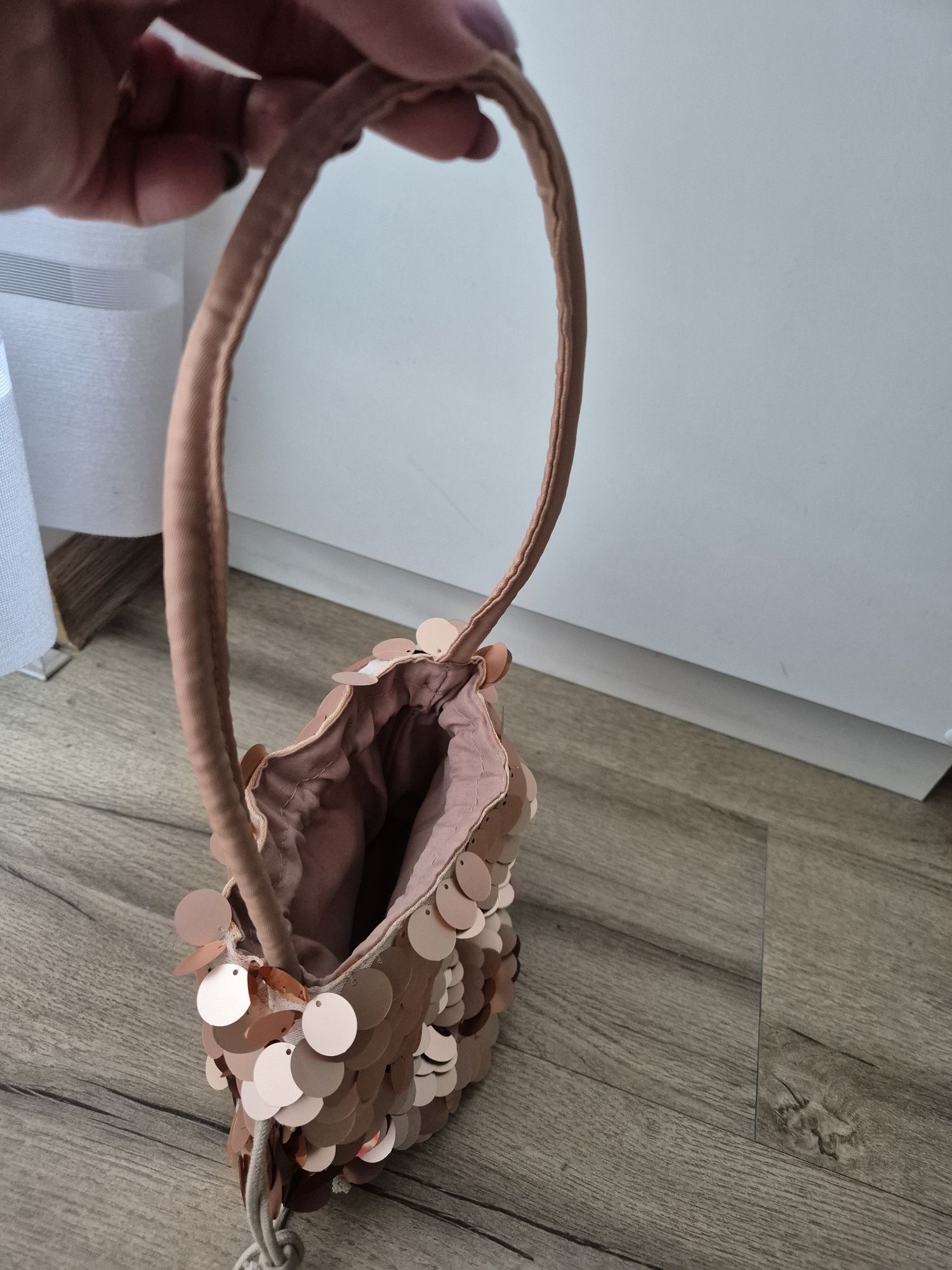 Reserved nowa torebka dziewczęca
Brak metek, 
Długie uszko, po bokach