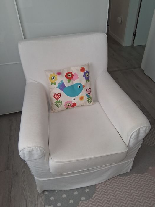 Poltrona IKEA usada, mas ainda em ótimo estado.