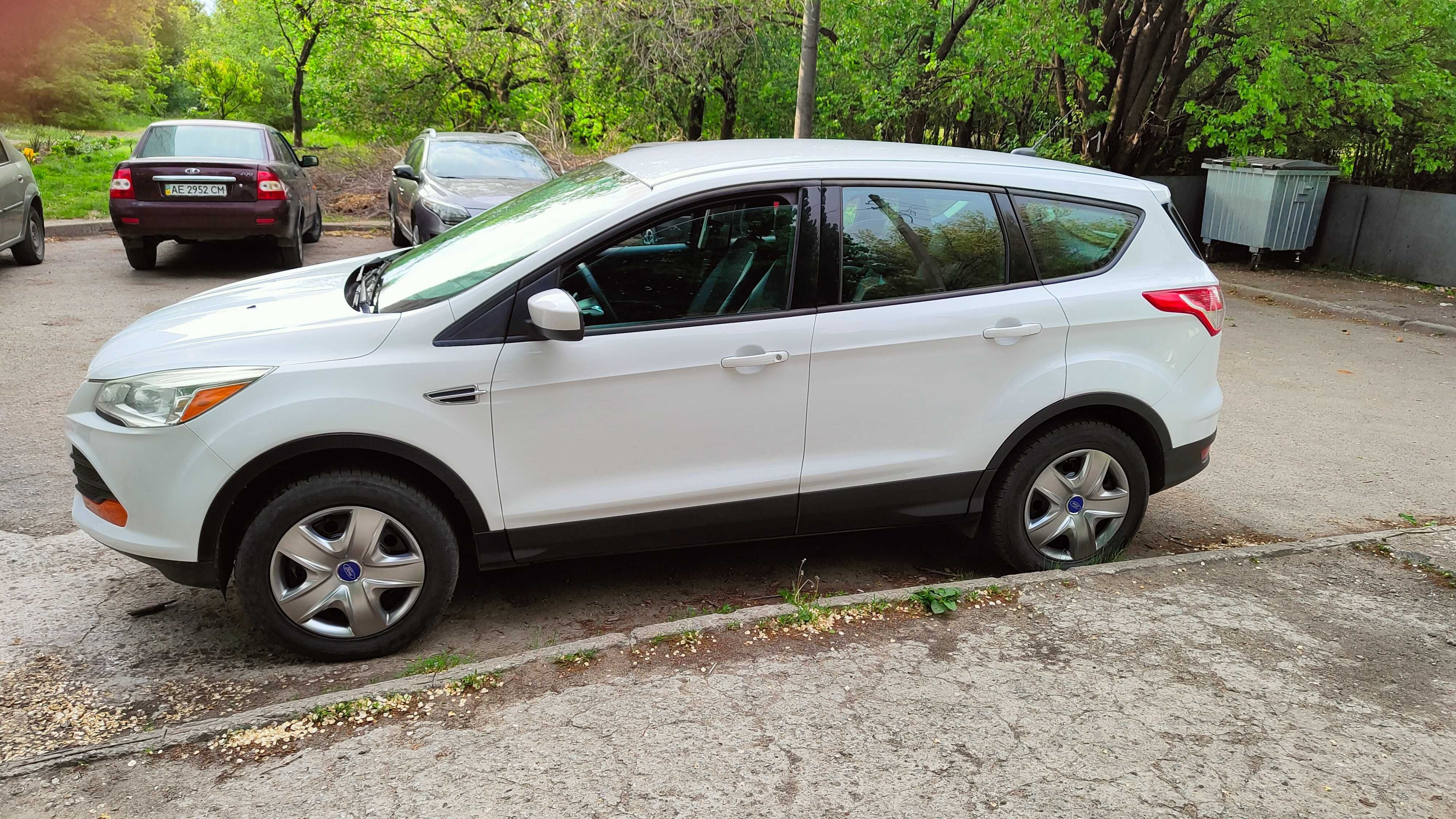 Продаю Ford escape