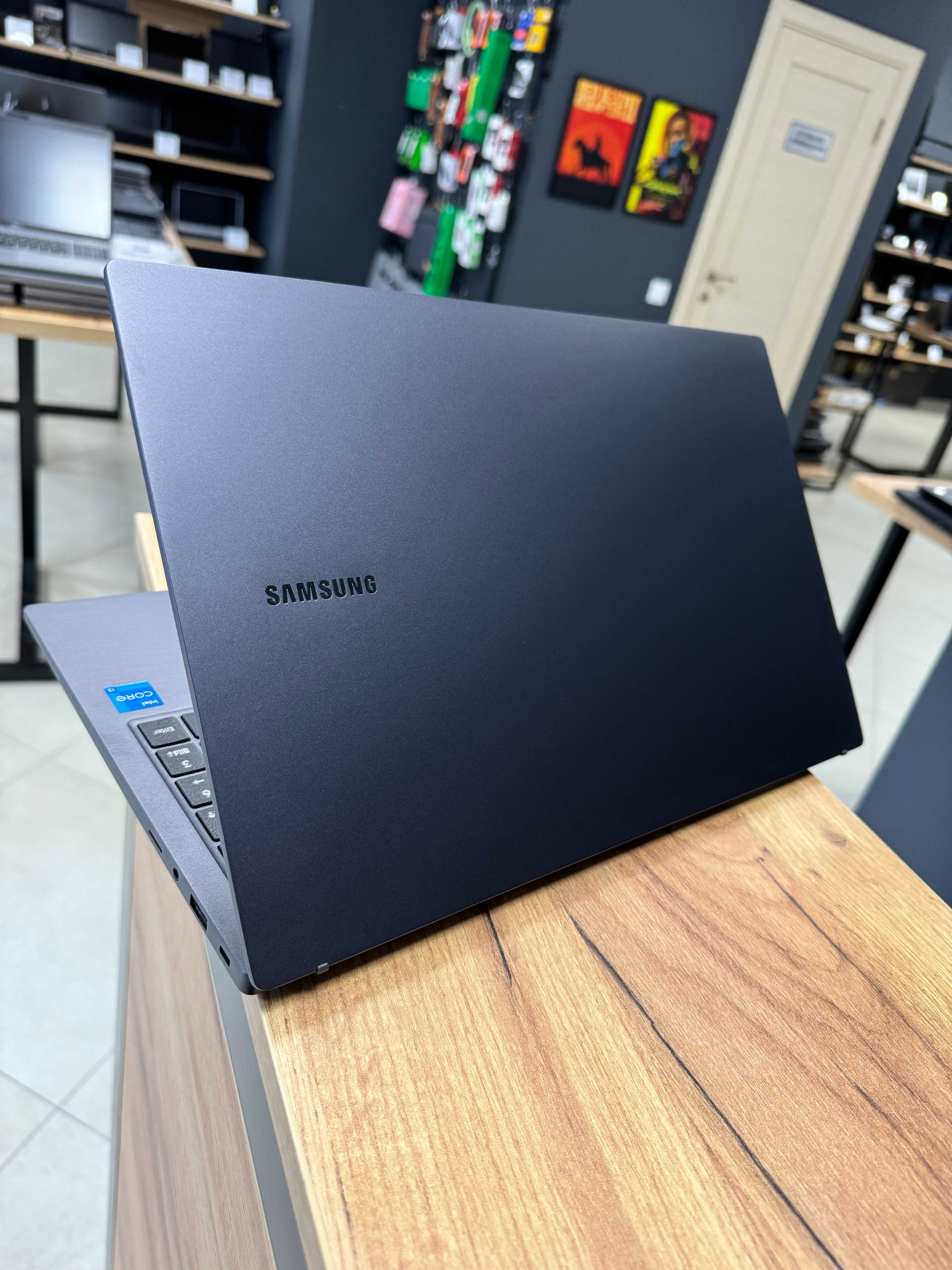 Ноутбук Samsung Galaxy Book 2 - i3 1215U 6 ядер/8 GB/256 NVME/FHD IPS