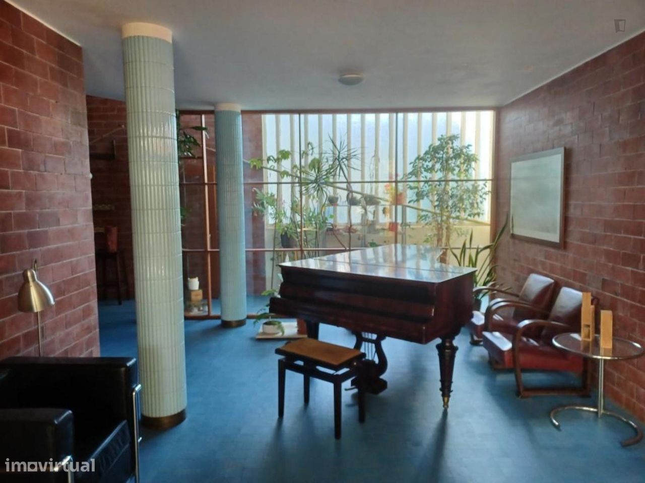 798572 - Quarto elegante numa antiga escola de...