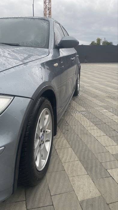 BMW E87 120i продам