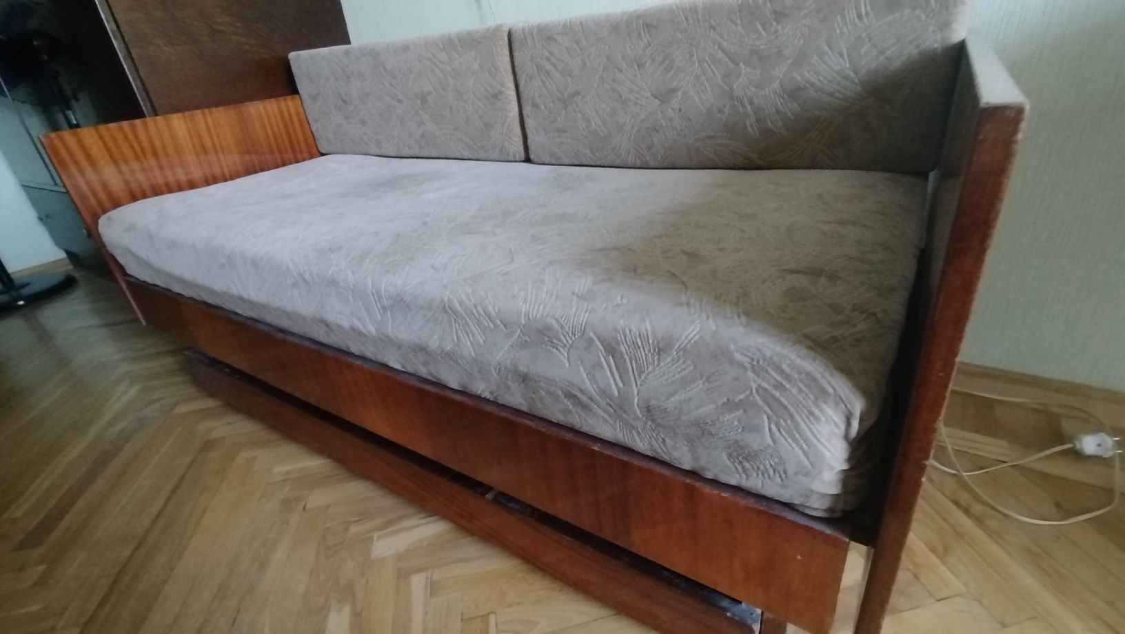 Віддам диван Малютка