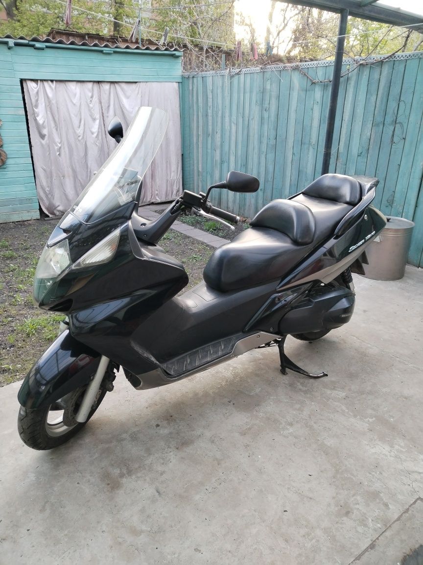 Максі скутер Honda Silver Wing 400