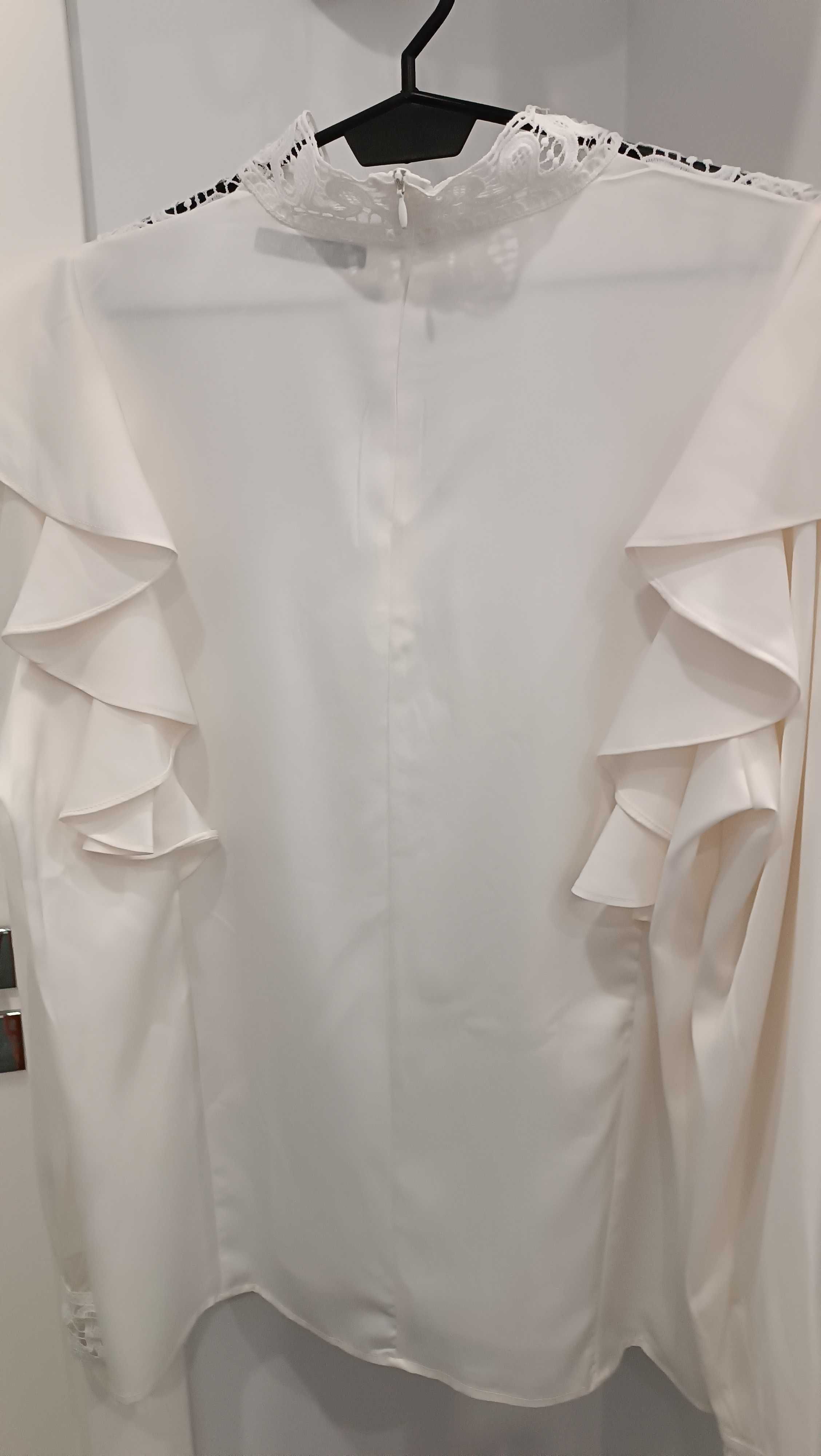 Damska elegancka bluzka z dekoracyjnymi wstawkami - M/L. Nowa z metką.