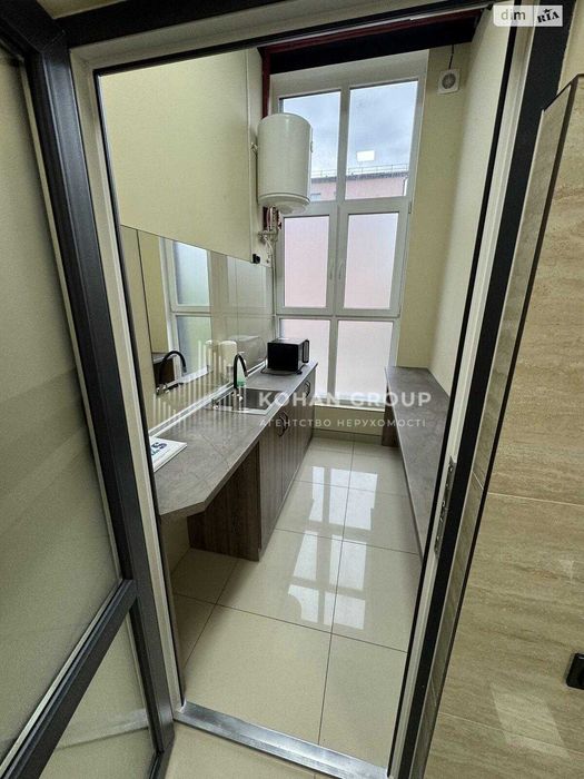 Продаж фасадного комерційного приміщення 268,5 м² | 2–3 поверхи |