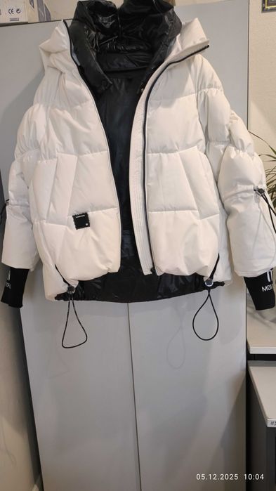 Стильна жіноча зимова куртка