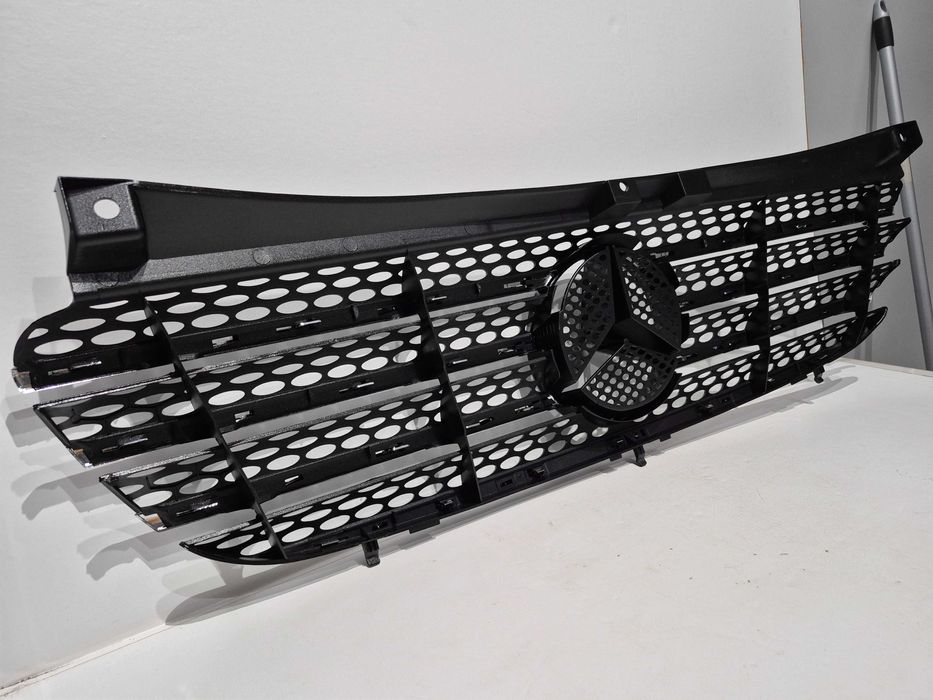 Mercedes Viano (W639) 03-10 Grill atrapa zderzaka nowa oryginalna